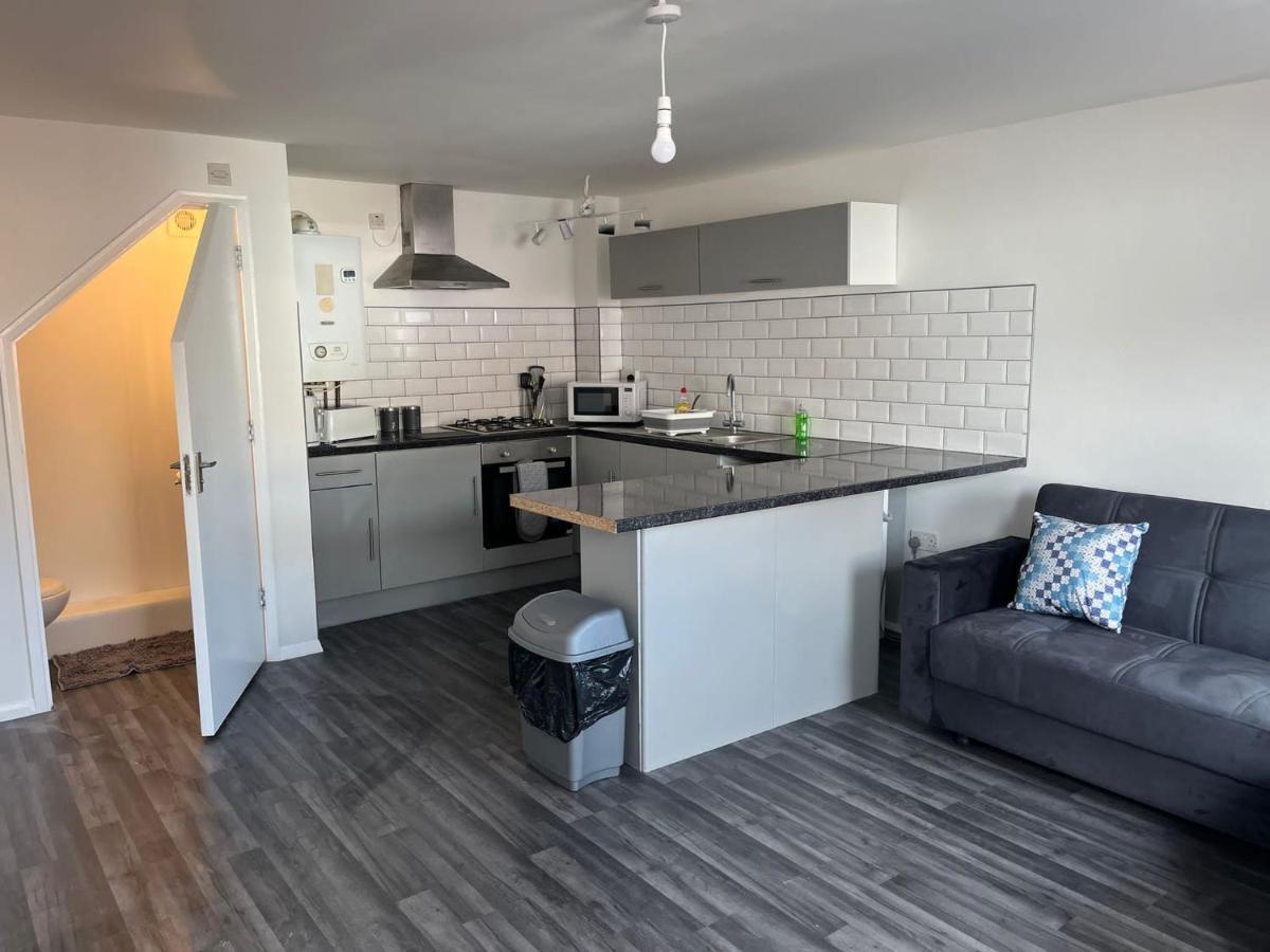 2 Bed Hengrove Villa Bristol Exterior photo